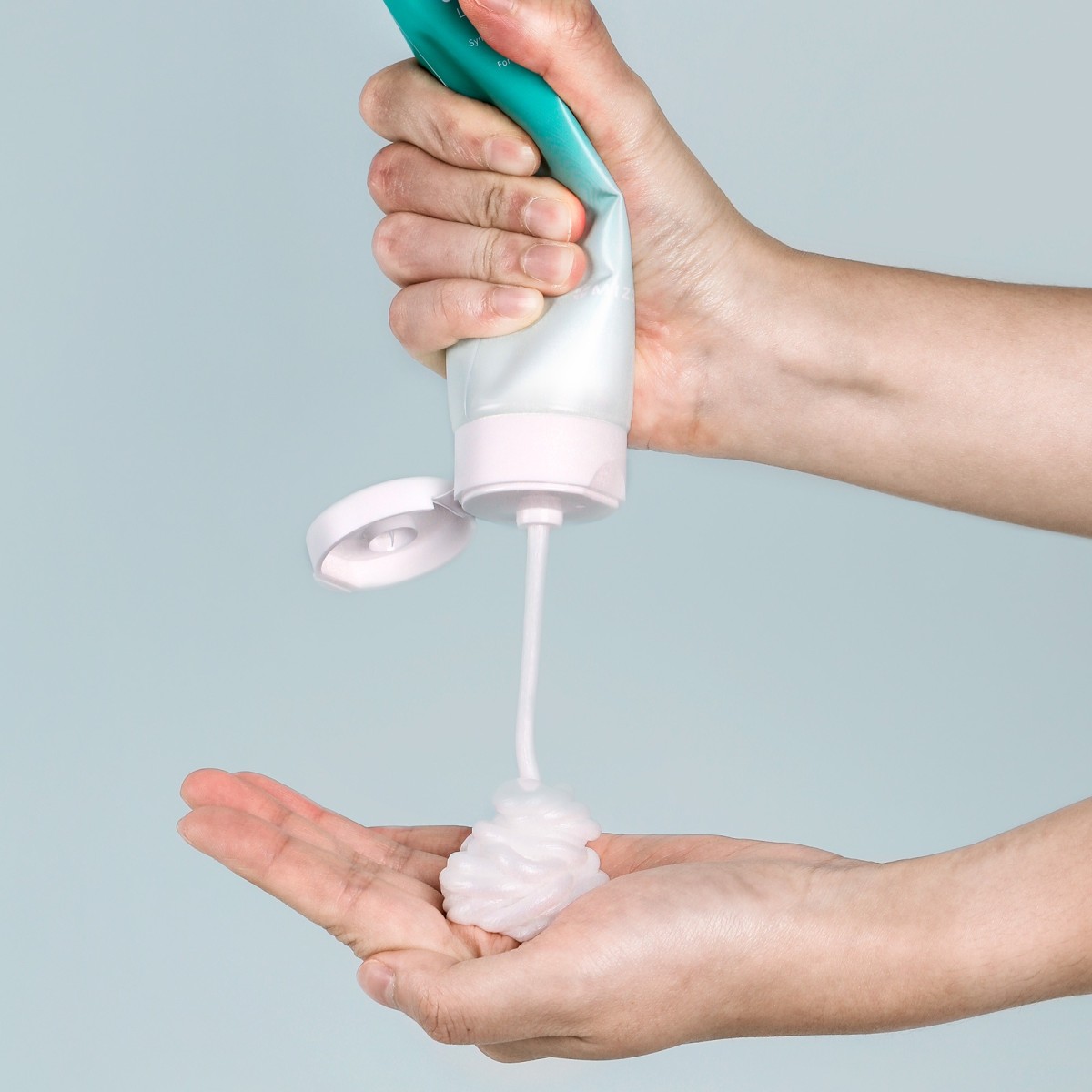 Nettoyant visage pH neutre à l’acide hyaluronique pour peau sensible - Mizon | MiiN Cosmetics