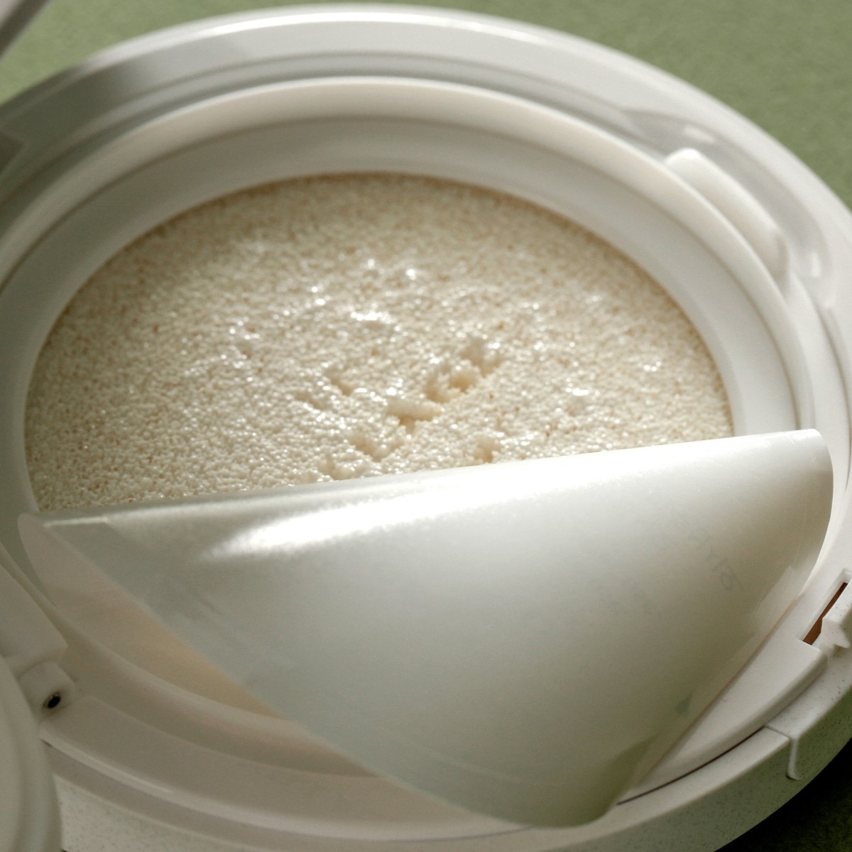 Protection solaire Airy Cushion · Village 11 | MiiN Cosmetics